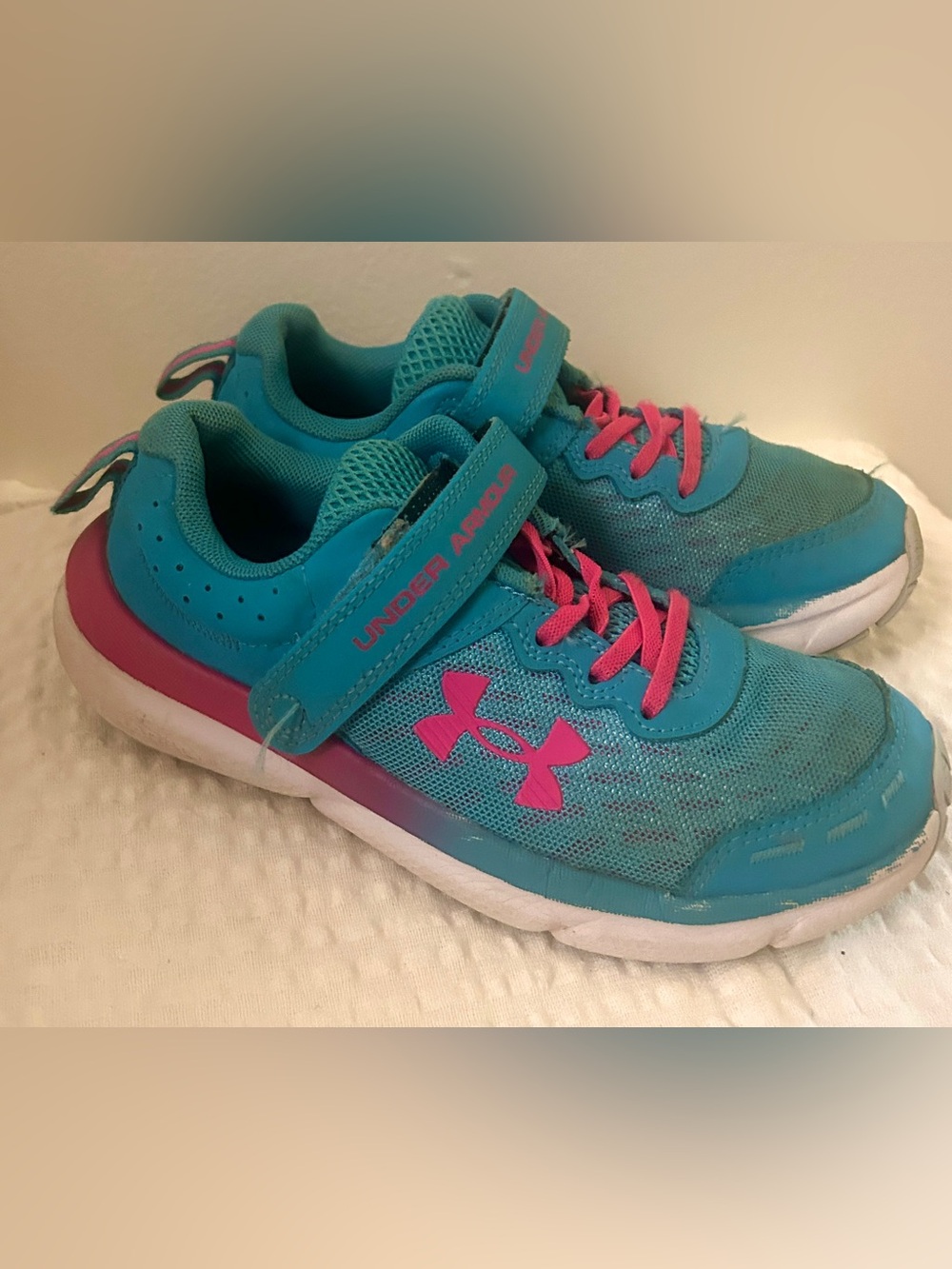 Under Armour Girls Size 1 Sneakers • Blue & Pink